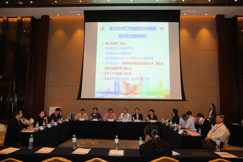 PICTURE06—李其富教授介绍圆桌会议议题_副本.jpg