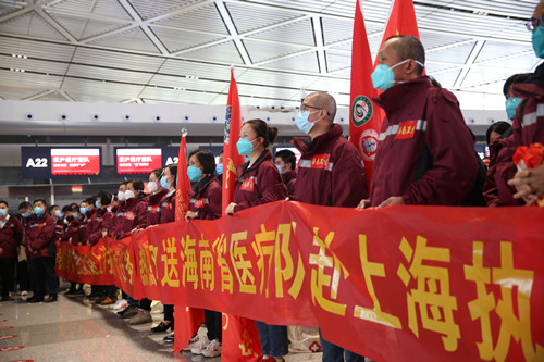1649727585127987.jpg 机场列队_副本.jpg