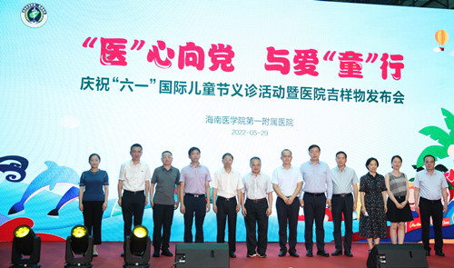 1653879157159348.jpg 领导们集体合影1_副本.jpg