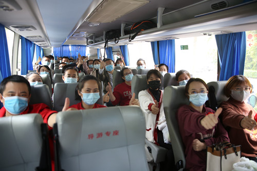 1649727992829129.jpg 出发车内_副本.jpg