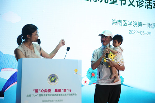 1653884589396223.jpg 海星宝宝代表一家表演_副本.jpg